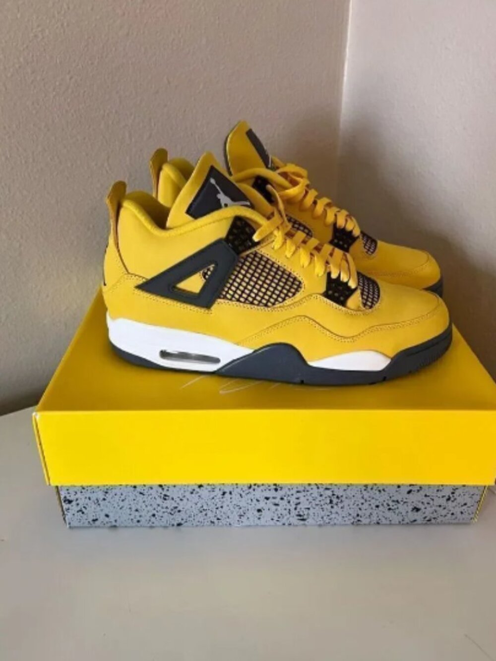 Air Jordan 4 lightning yellow